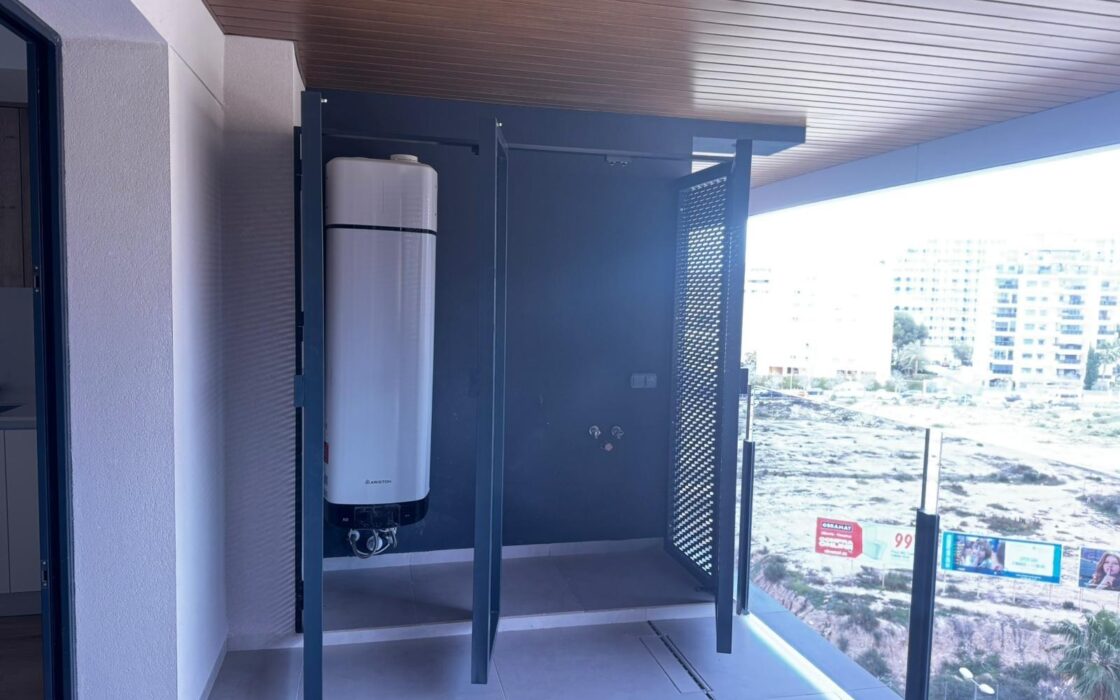 Апартаменти 98 кв.м з терасою в Аліканте 1.5 км від моря