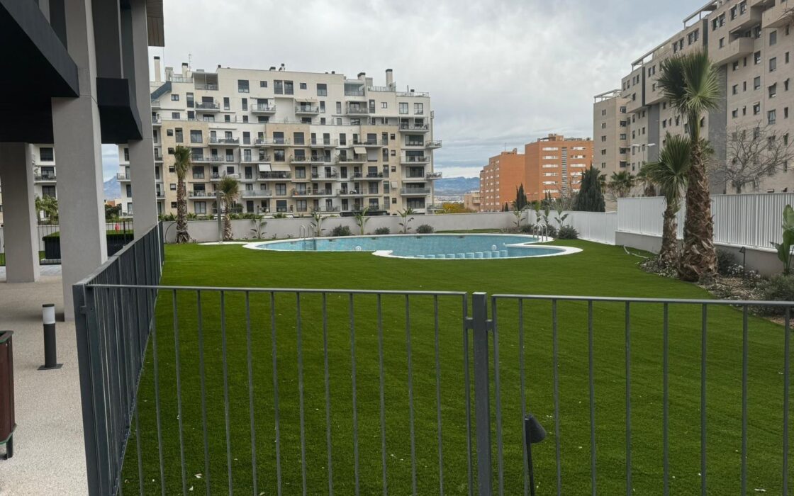 Апартаменти 98 кв.м з терасою в Аліканте 1.5 км від моря