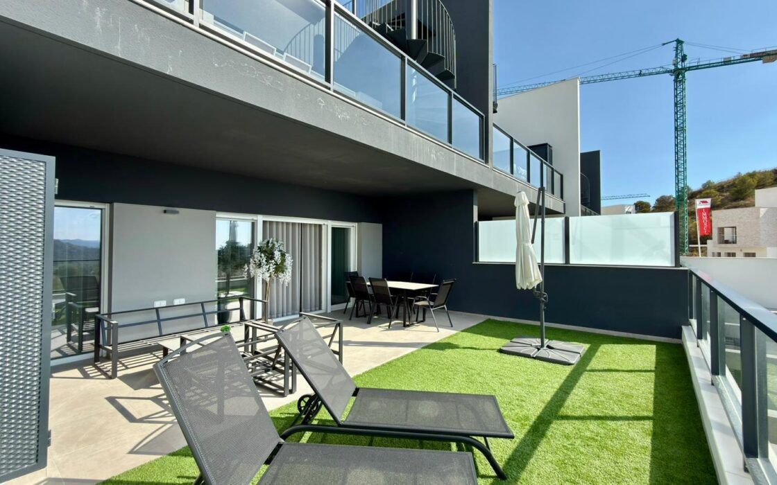 Новый таунхаус в Balcón de Finestrat с террасой и видом на море