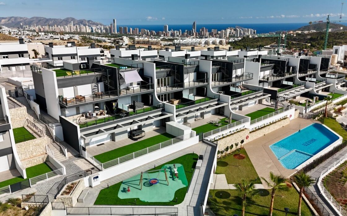 Новый таунхаус в Balcón de Finestrat с террасой и видом на море