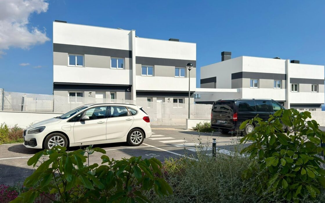 Новый таунхаус в Balcón de Finestrat с террасой и видом на море