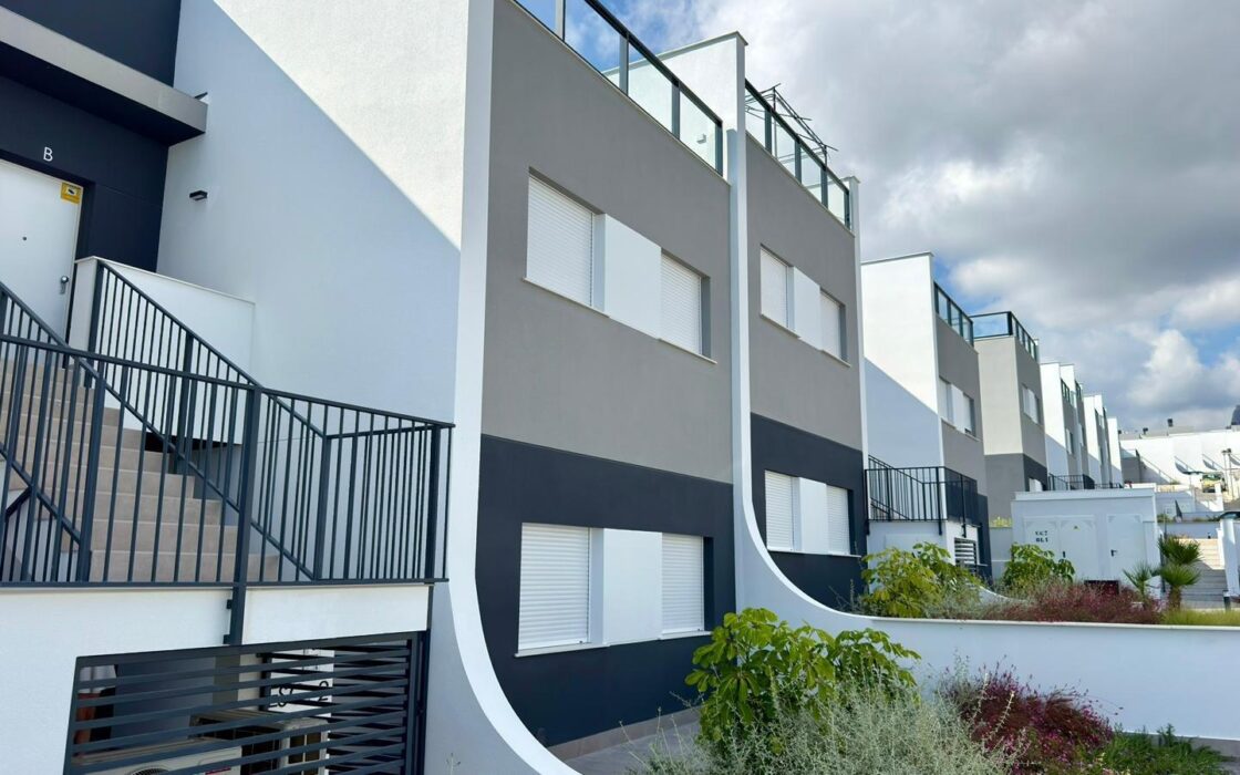 Новый таунхаус в Balcón de Finestrat с террасой и видом на море