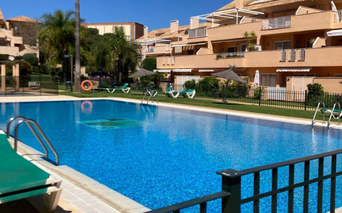 Двухуровневый пентхаус в Марбелье с большой террасой 107 кв.м