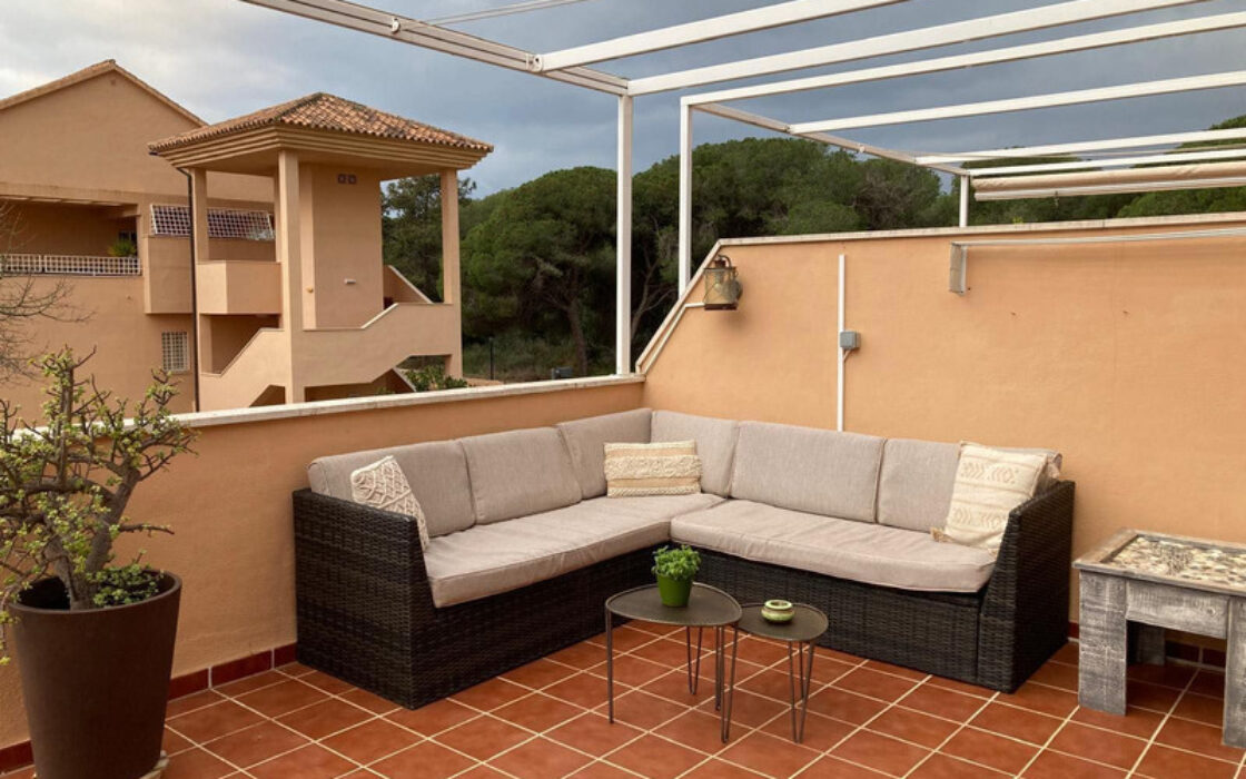 Двухуровневый пентхаус в Марбелье с большой террасой 107 кв.м