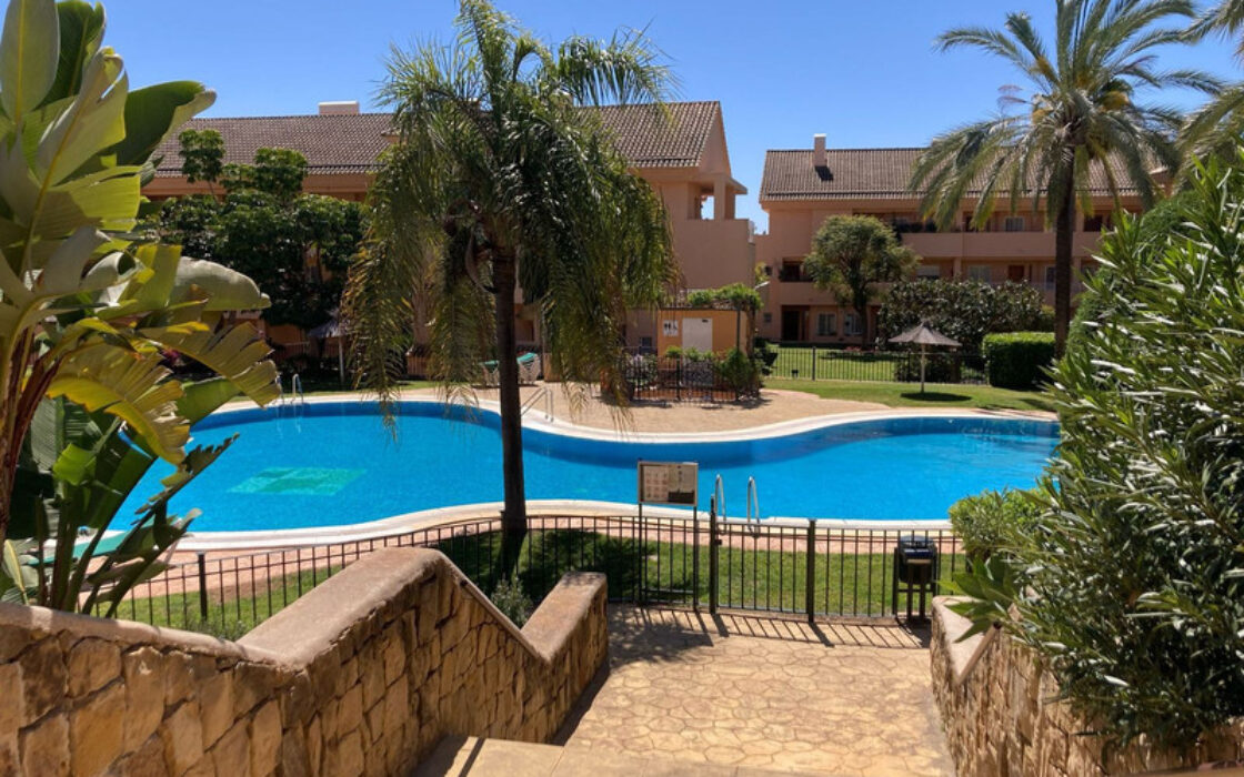 Двухуровневый пентхаус в Марбелье с большой террасой 107 кв.м