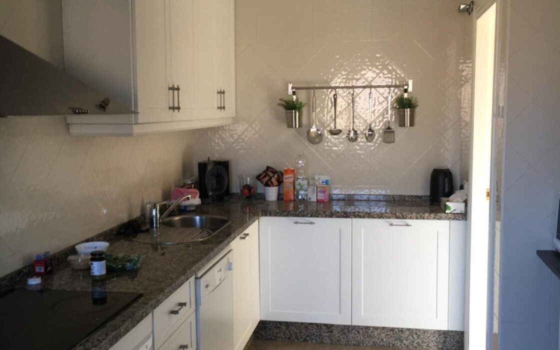 Двухуровневый пентхаус в Марбелье с большой террасой 107 кв.м