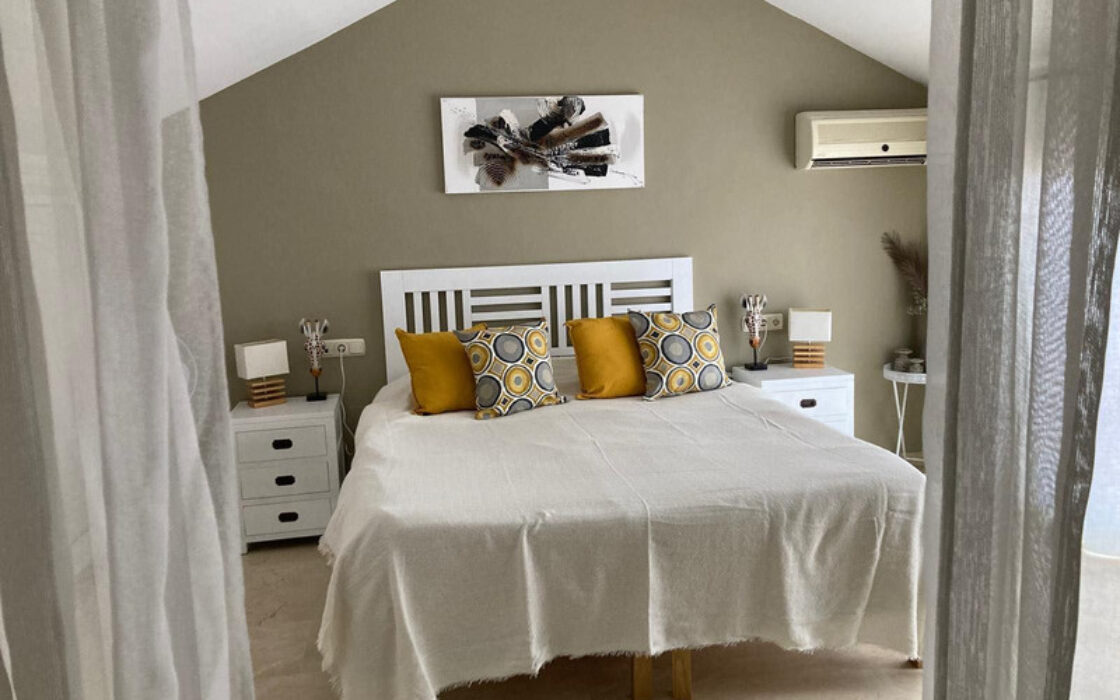 Двухуровневый пентхаус в Марбелье с большой террасой 107 кв.м