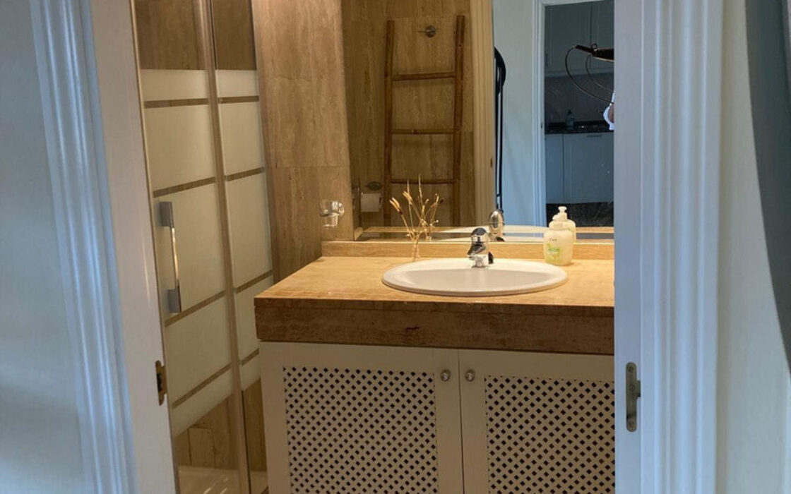 Двухуровневый пентхаус в Марбелье с большой террасой 107 кв.м