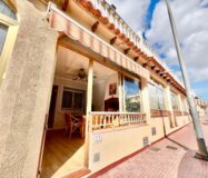 Дом в Торревьехе 69 кв.м у моря с террасой и бассейном