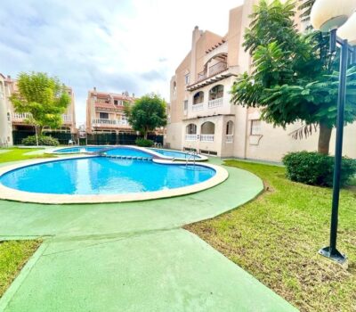 Будинок в Торрев’єсі 69 кв.м біля моря з терасою та басейном