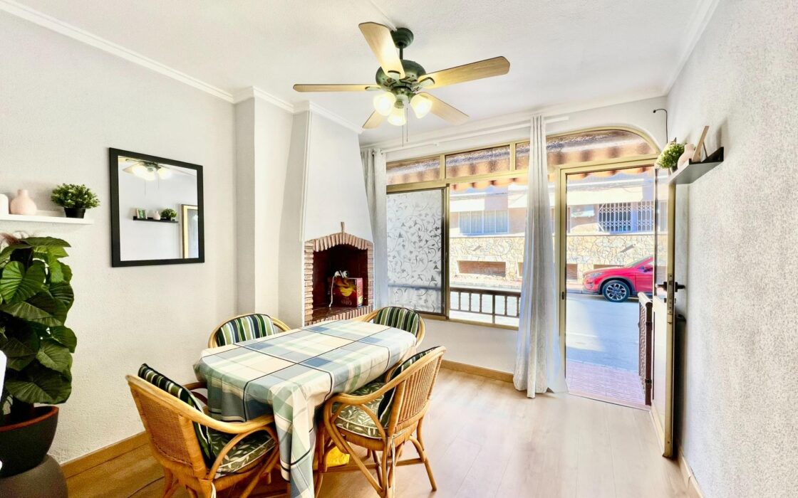 Дом в Торревьехе 69 кв.м у моря с террасой и бассейном