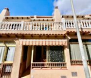 Дом в Торревьехе 69 кв.м у моря с террасой и бассейном