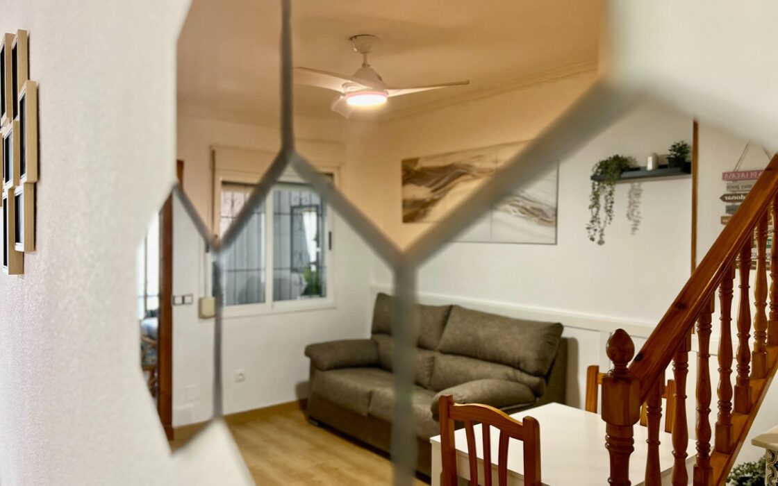 Дом в Торревьехе 69 кв.м у моря с террасой и бассейном