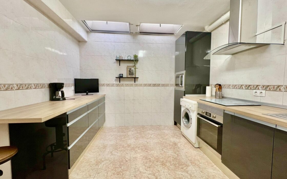 Дом в Торревьехе 69 кв.м у моря с террасой и бассейном