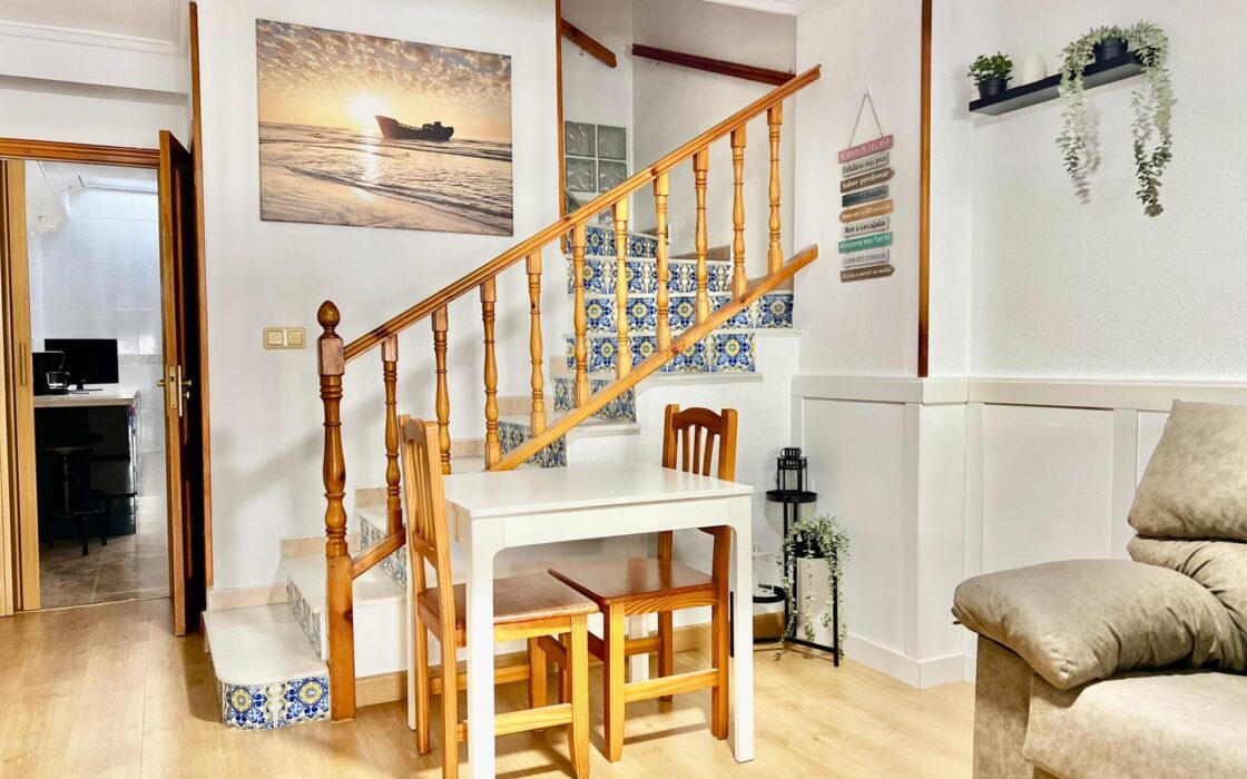 Дом в Торревьехе 69 кв.м у моря с террасой и бассейном