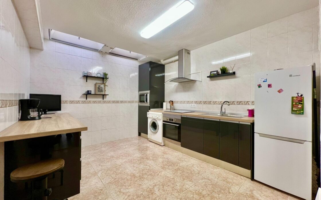 Дом в Торревьехе 69 кв.м у моря с террасой и бассейном