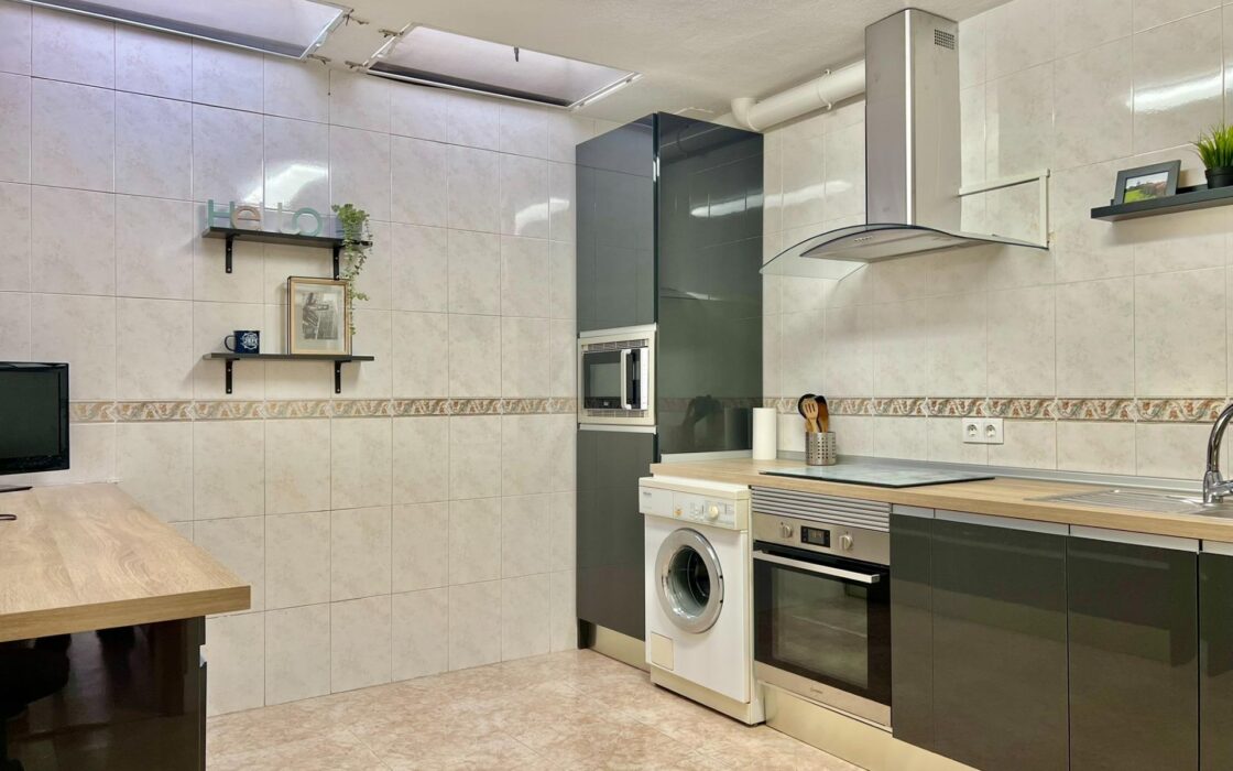 Дом в Торревьехе 69 кв.м у моря с террасой и бассейном