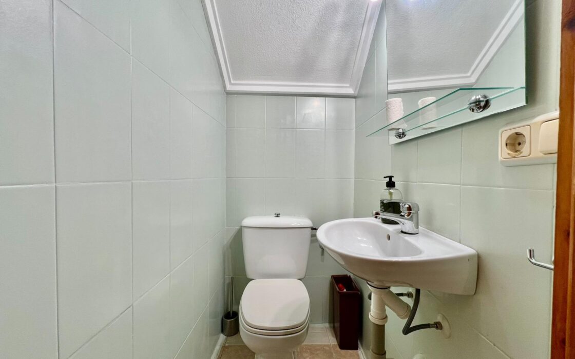 Дом в Торревьехе 69 кв.м у моря с террасой и бассейном