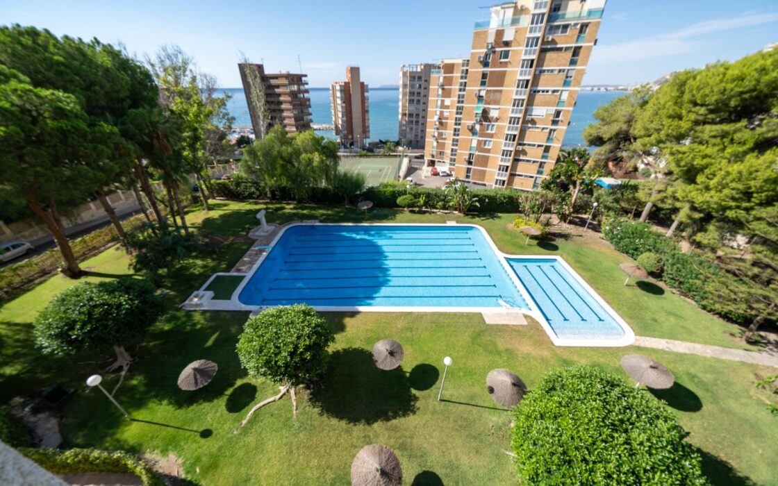 Апартаменты у моря в Аликанте 111 кв.м с террасой