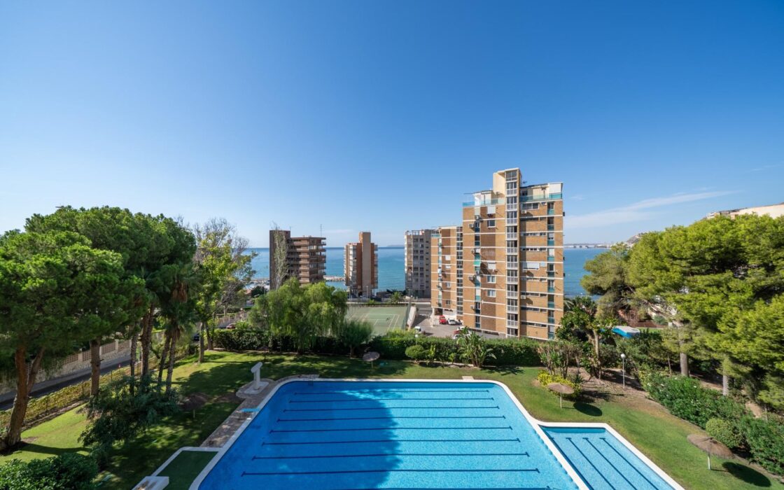 Апартаменты у моря в Аликанте 111 кв.м с террасой