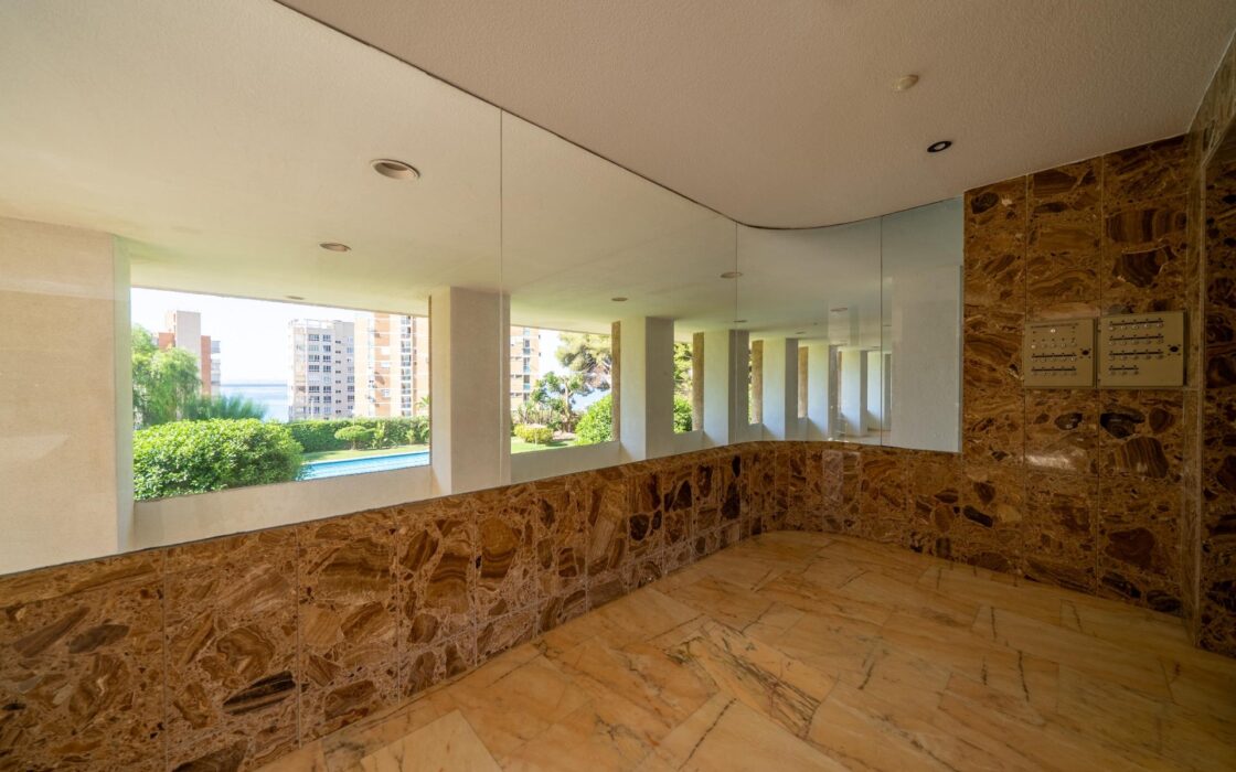 Апартаменты у моря в Аликанте 111 кв.м с террасой