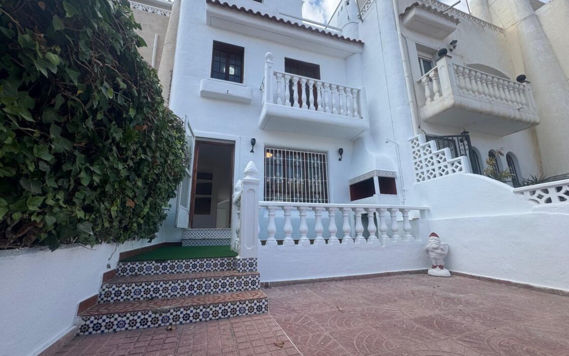 Дом с видом на море в Торревьехе, 93 кв.м, 4 комнаты