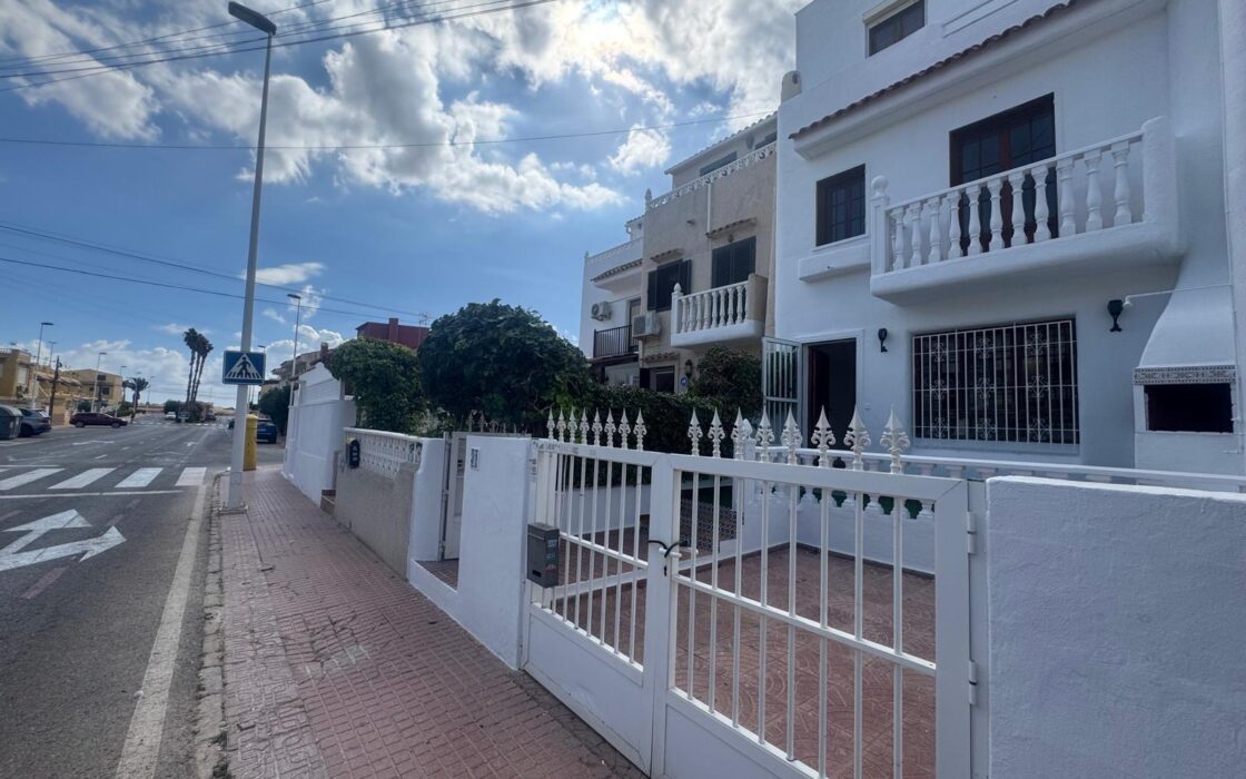 Дом с видом на море в Торревьехе, 93 кв.м, 4 комнаты