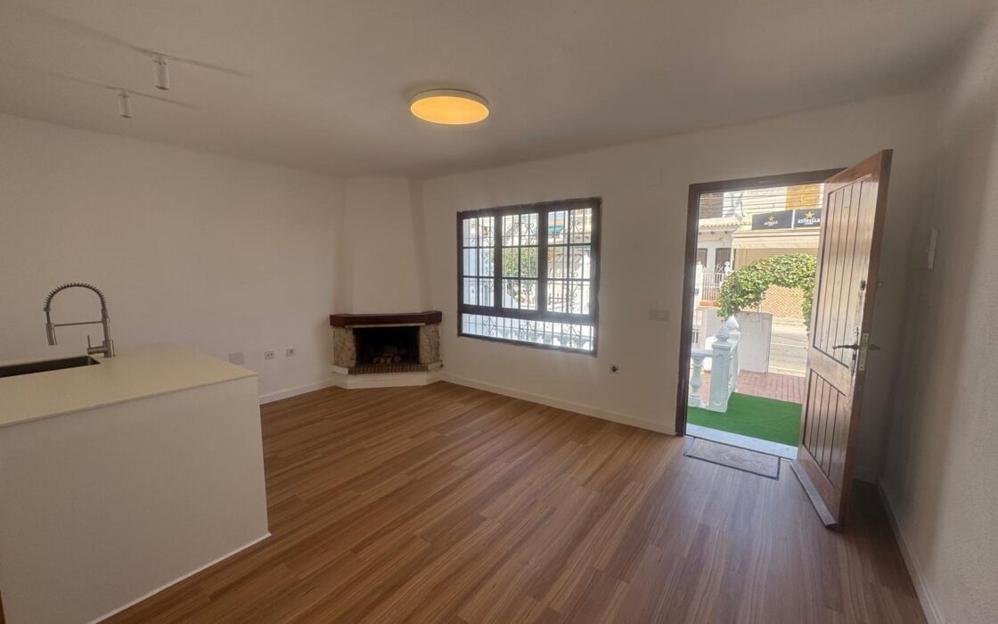 Дом с видом на море в Торревьехе, 93 кв.м, 4 комнаты