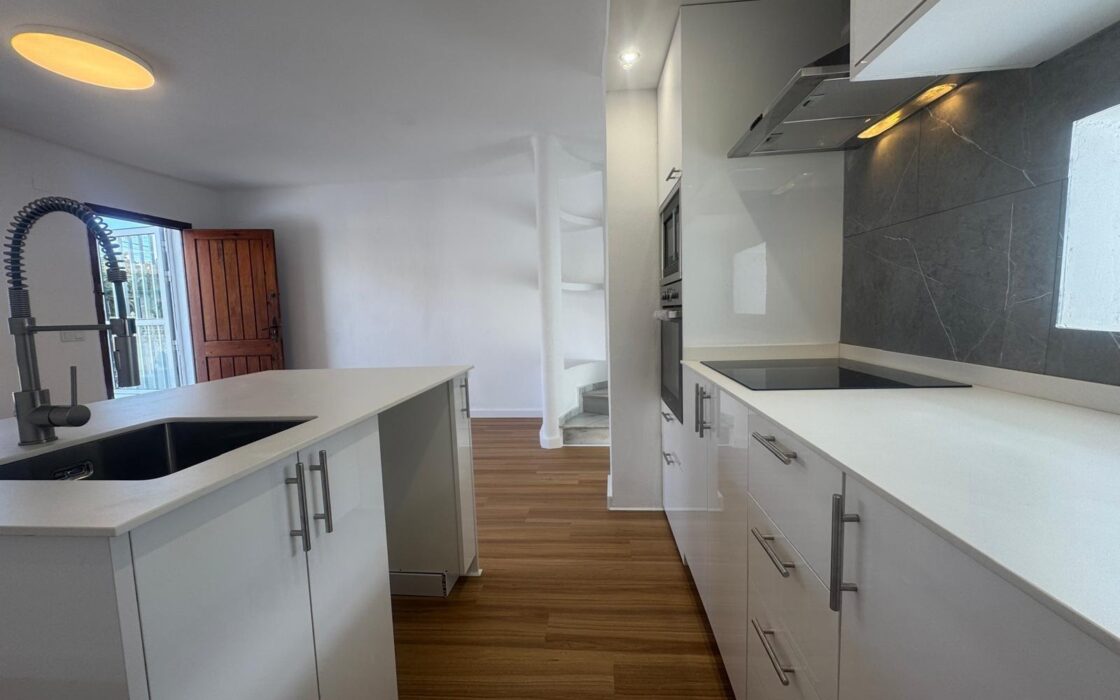 Дом с видом на море в Торревьехе, 93 кв.м, 4 комнаты