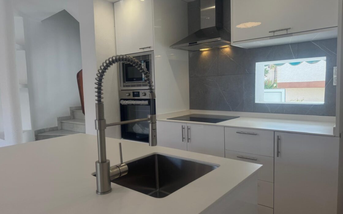 Дом с видом на море в Торревьехе, 93 кв.м, 4 комнаты