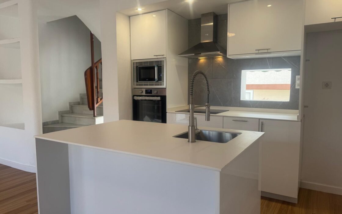 Дом с видом на море в Торревьехе, 93 кв.м, 4 комнаты