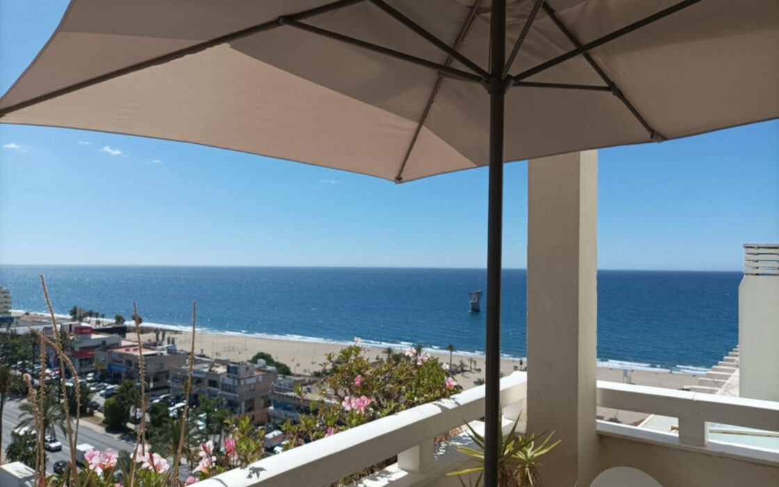 Двухуровневая квартира в Марбелье с террасой 95 кв.м