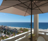 Двухуровневая квартира в Марбелье с террасой 95 кв.м