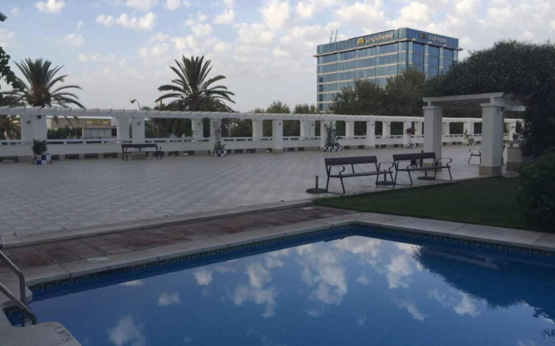 Двухуровневая квартира в Марбелье с террасой 95 кв.м