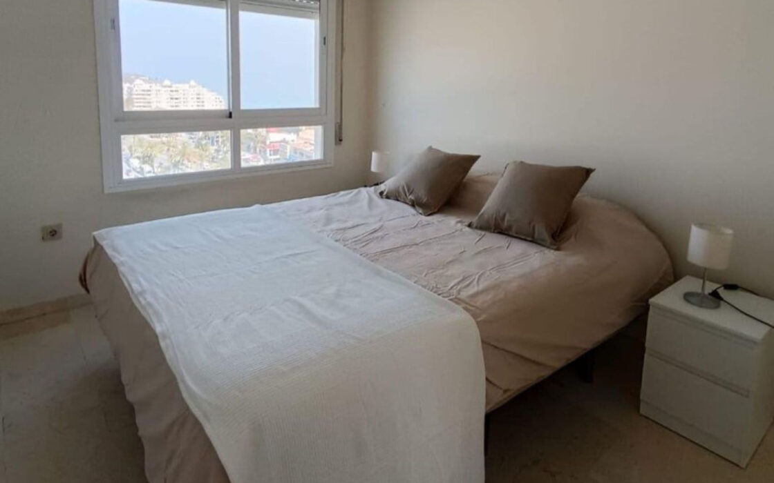 Двухуровневая квартира в Марбелье с террасой 95 кв.м