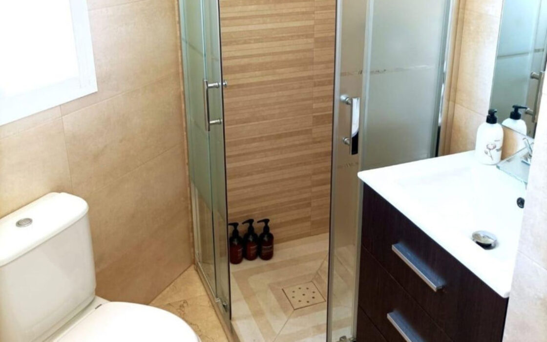 Двухуровневая квартира в Марбелье с террасой 95 кв.м