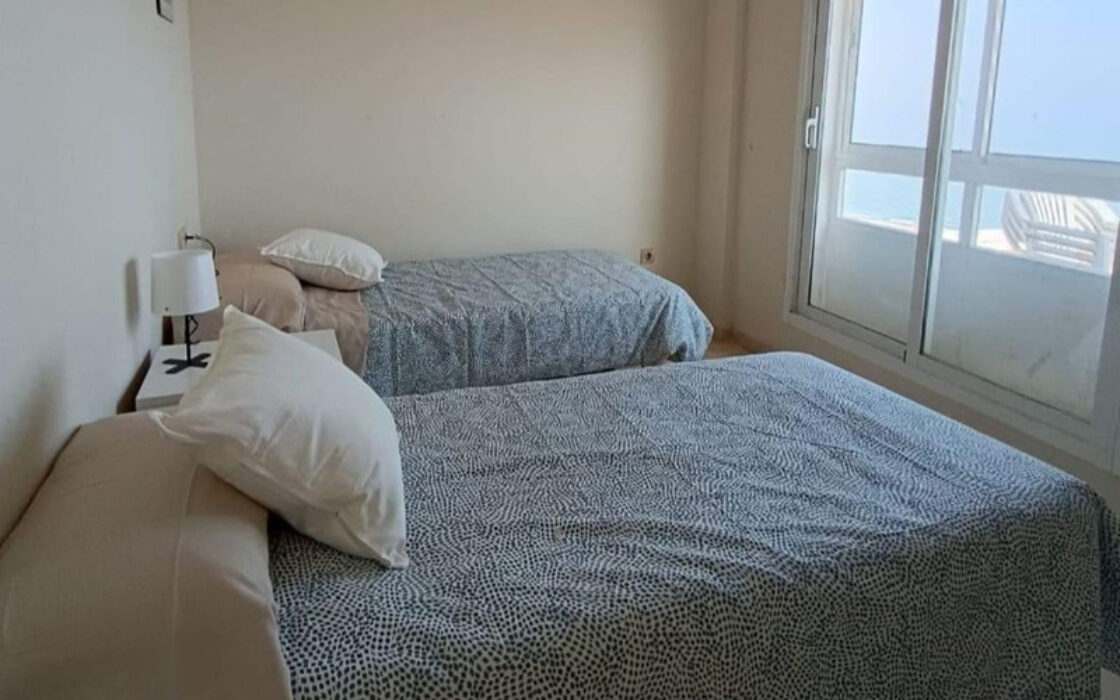 Двухуровневая квартира в Марбелье с террасой 95 кв.м