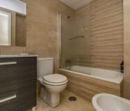 Двухуровневая квартира в Марбелье с террасой 95 кв.м