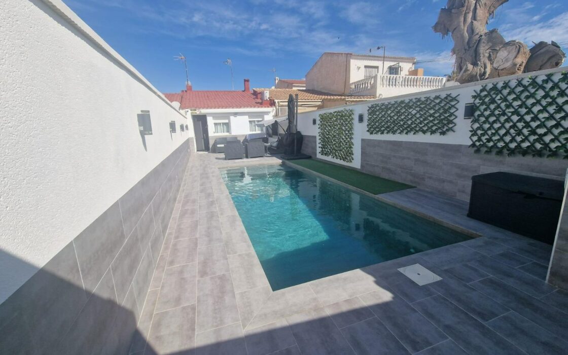 Дом в Торревьехе с бассейном и террасой 3 комнаты