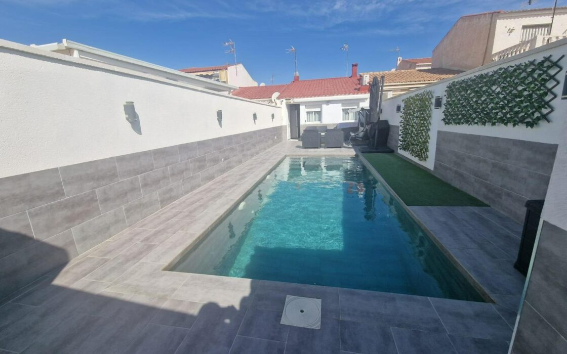 Дом в Торревьехе с бассейном и террасой 3 комнаты