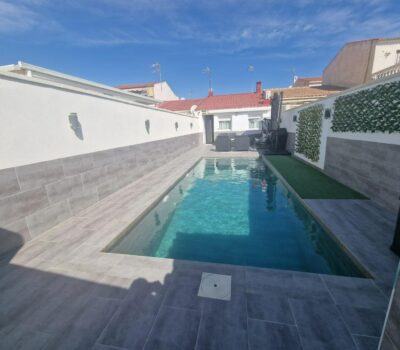 Будинок в Торрев’єсі з басейном та терасою 3 кімнати