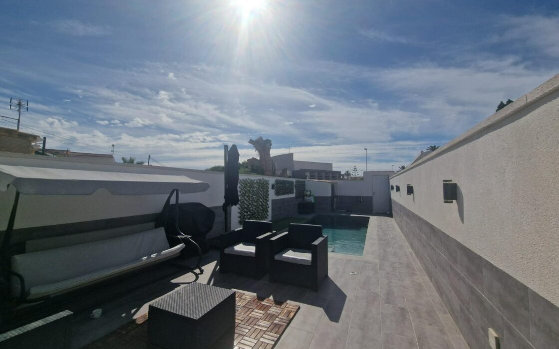 Дом в Торревьехе с бассейном и террасой 3 комнаты