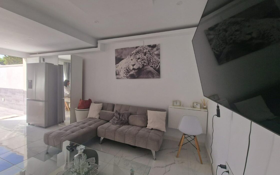 Дом в Торревьехе с бассейном и террасой 3 комнаты