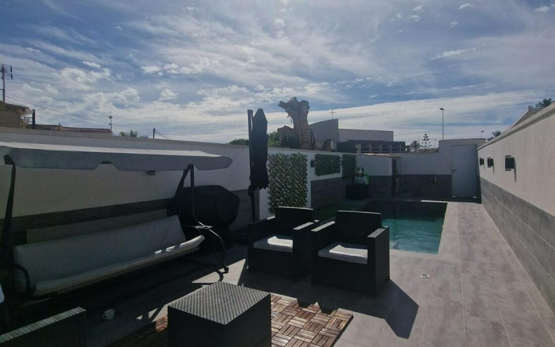 Дом в Торревьехе с бассейном и террасой 3 комнаты