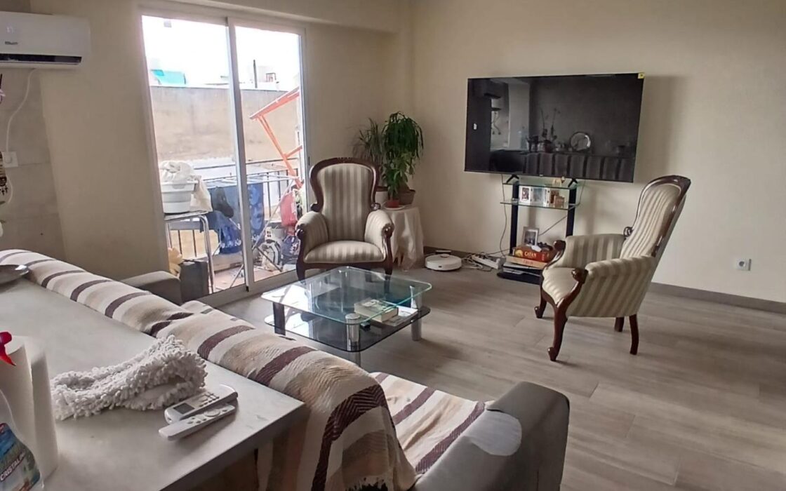 Квартира 96 кв.м с террасой в Валенсии ближе к центру