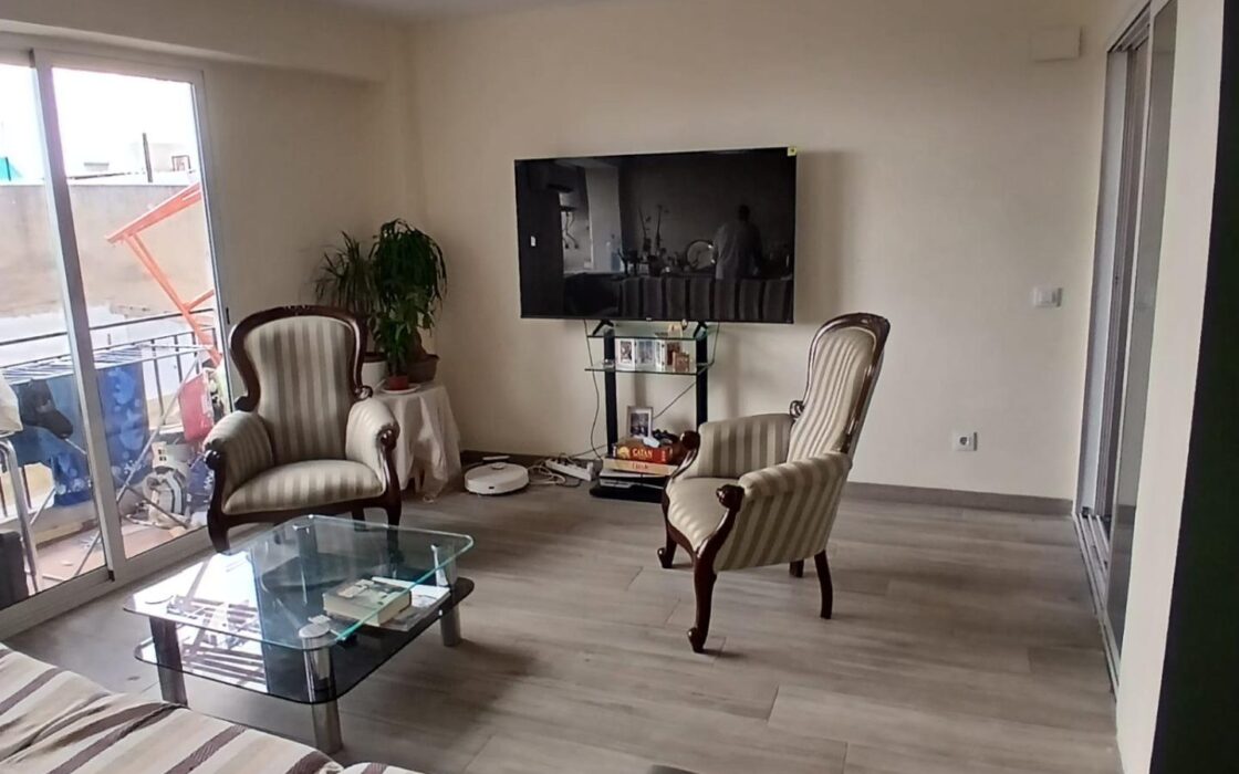 Квартира 96 кв.м с террасой в Валенсии ближе к центру