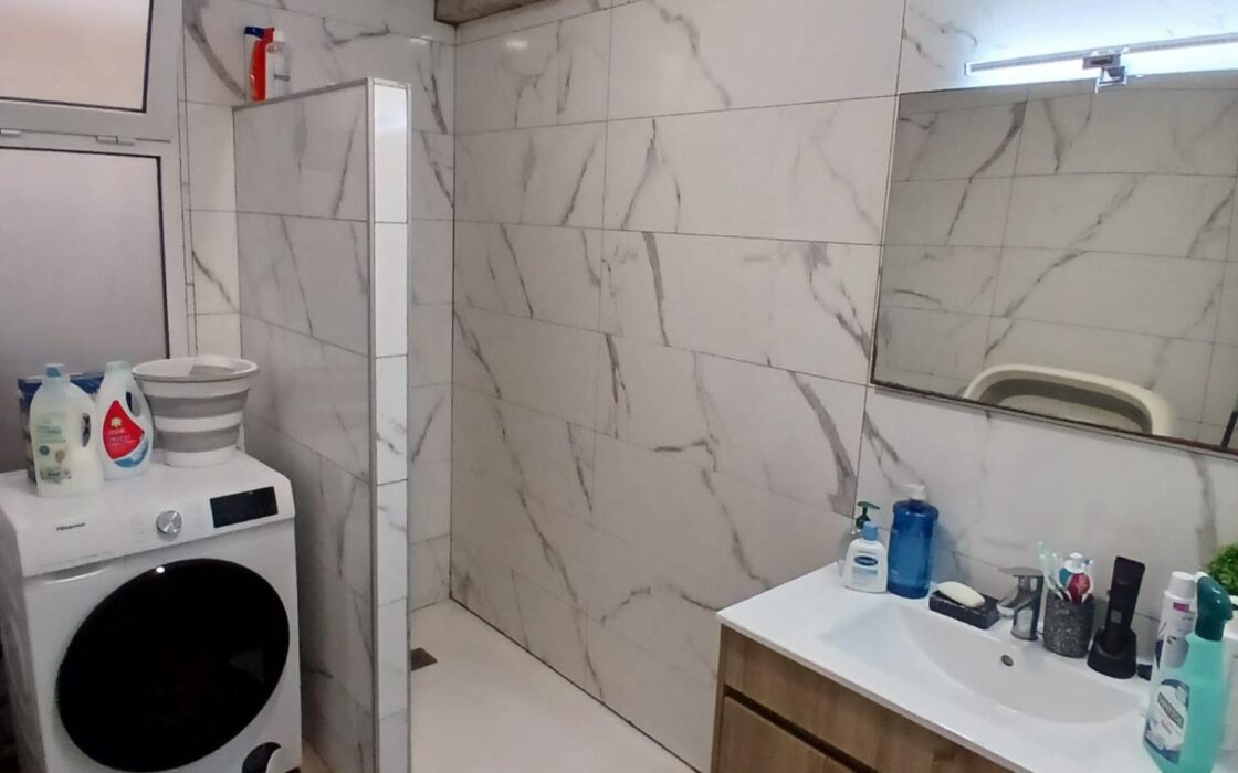 Квартира 96 кв.м с террасой в Валенсии ближе к центру