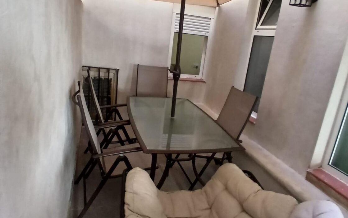 Квартира 96 кв.м с террасой в Валенсии ближе к центру