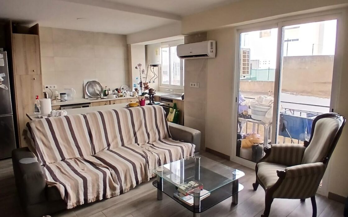 Квартира 96 кв.м с террасой в Валенсии ближе к центру