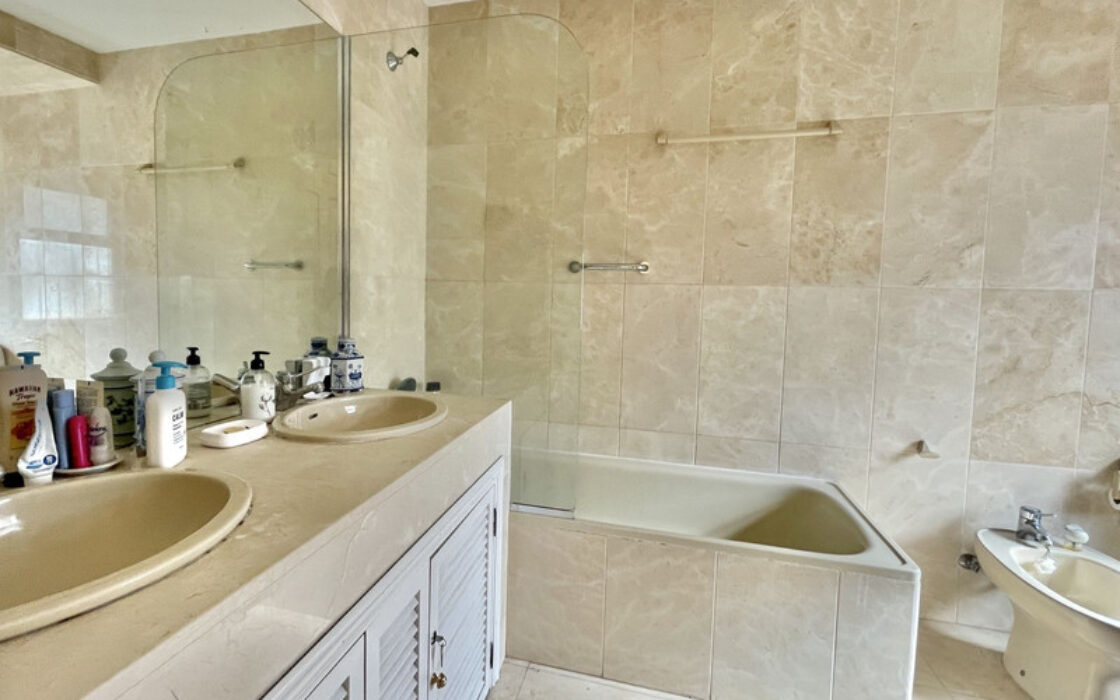 Двухуровневый пентхаус с солярием в Марбелье, 155 кв.м.